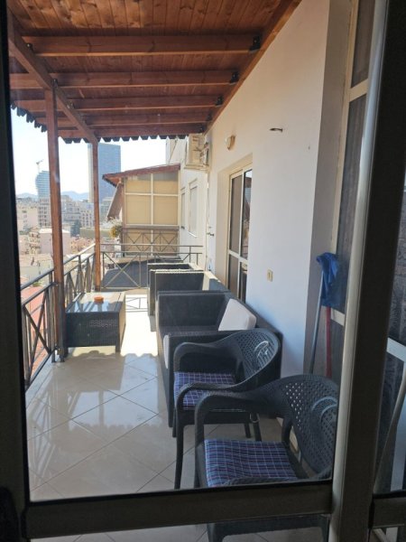 Tirane, jepet me qera apartament 2+1+Ballkon Kati 9, 111 m² 650 € (Rr. E Barrikadave)