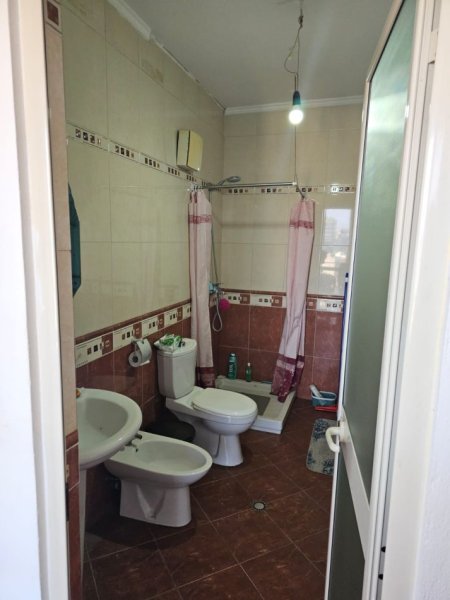 Tirane, jepet me qera apartament 2+1+Ballkon Kati 9, 111 m² 650 € (Rr. E Barrikadave)