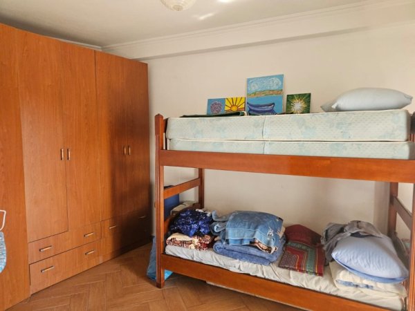 Tirane, jepet me qera apartament 2+1+Ballkon Kati 9, 111 m² 650 € (Rr. E Barrikadave)