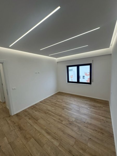 Tirane, shitet apartament 1+1 Kati 4, 65 m² 135.000 € (kodra e diellit)