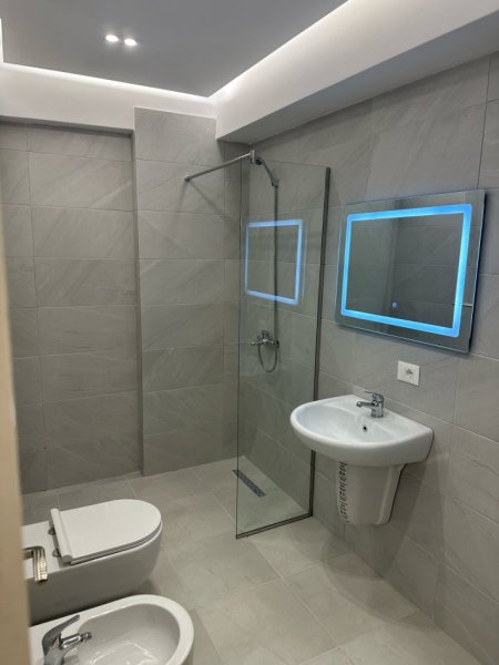 Tirane, shitet apartament 1+1 Kati 4, 65 m² 135.000 € (kodra e diellit)
