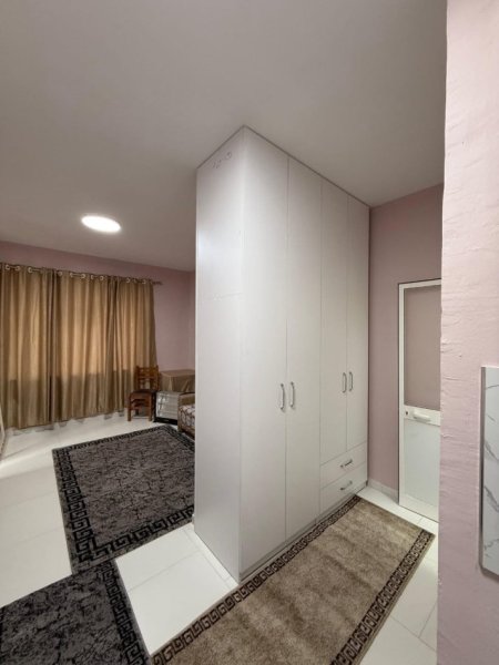 Tirane, jepet me qera garsonier 1+1 Kati 1, 40 m² 300 € (Allias)