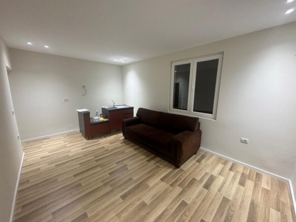 Tirane, shitet apartament 2+1+Ballkon Kati 3, 76 m² 154.000 € (tek Mine Peza)