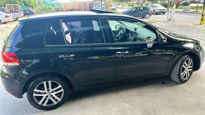 Tirane, shes makine GOLF 6 Nafte, blu e errët automatik 170.000 km 6.400 €