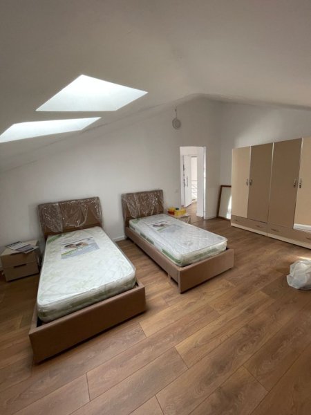 Tirane, jepet me qera apartament 2+1 Kati 7, 140 m² 450 € (fresku)