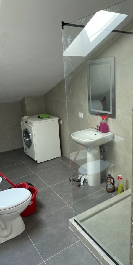Tirane, jepet me qera apartament 2+1 Kati 7, 140 m² 450 € (fresku)