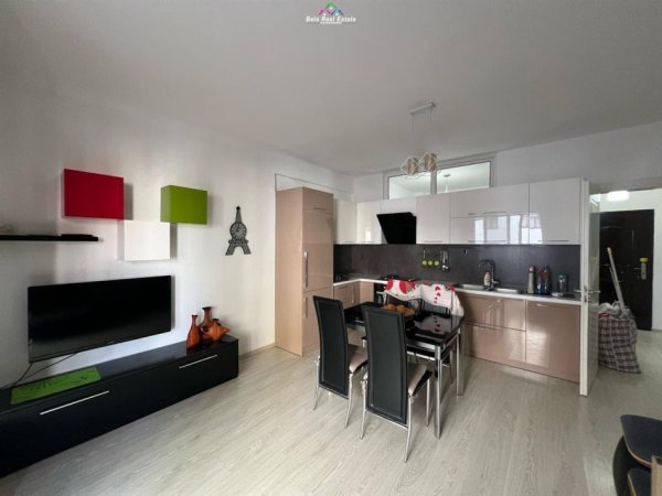 Tirane, jepet me qera apartament 2+1 Kati 4, 85 m² 450 € (yzberisht)