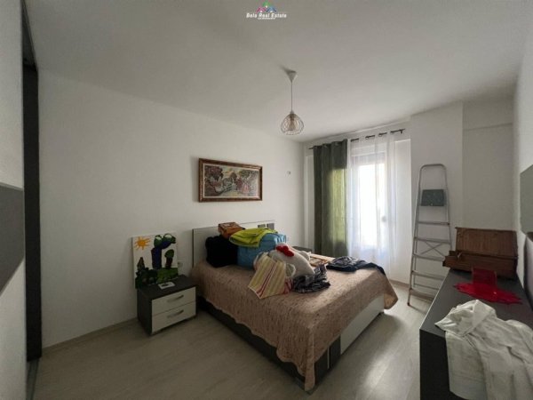Tirane, jepet me qera apartament 2+1 Kati 4, 85 m² 450 € (yzberisht)