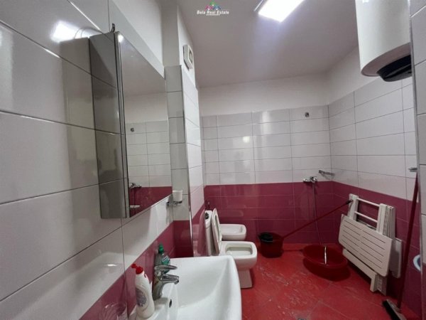 Tirane, jepet me qera apartament 2+1 Kati 4, 85 m² 450 € (yzberisht)