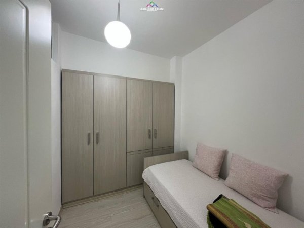 Tirane, jepet me qera apartament 2+1 Kati 4, 85 m² 450 € (yzberisht)