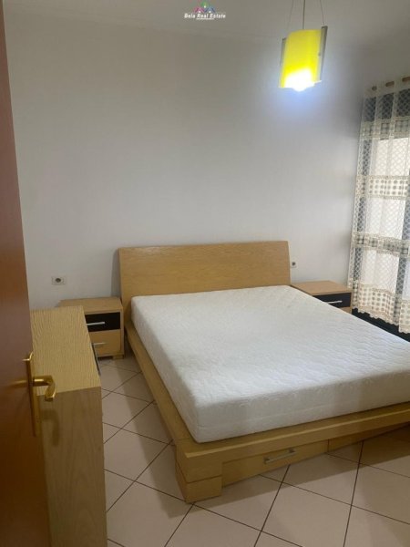 Tirane, jepet me qera apartament 1+1+Ballkon Kati 5, 58 m² 500 € (rruga e kavajes)