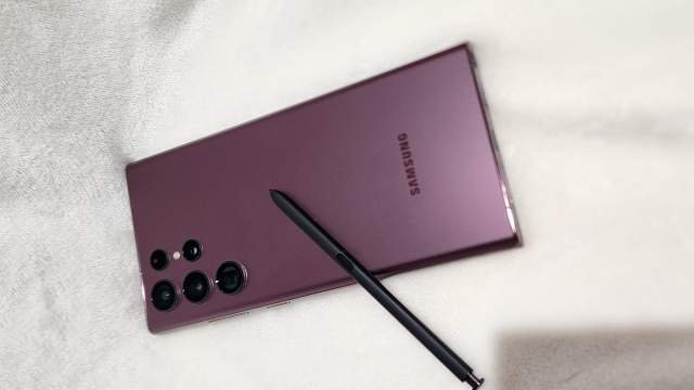 Tirane, shes Smartphone S22 Ultra 100.000 Leke