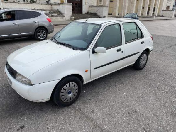 Tirane, shes makine Ford Fiesta Viti 1998, 1.200 Euro