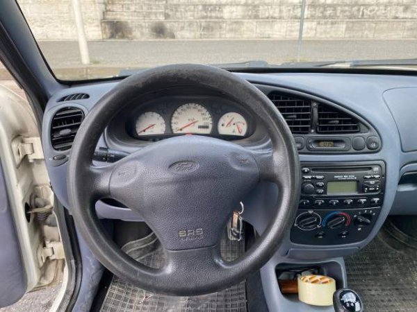 Tirane, shes makine Ford Fiesta Viti 1998, 1.200 Euro