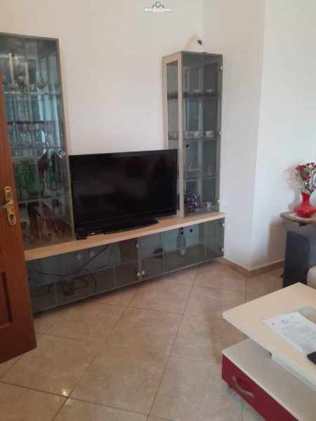 Tirane, jepet me qera apartament 2+1 Kati 7, 104 m² 600 € (rruga e kavajes)