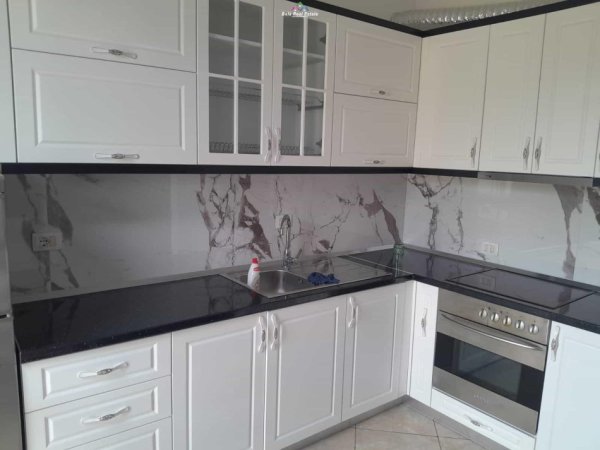 Tirane, jepet me qera apartament 2+1 Kati 7, 104 m² 600 € (rruga e kavajes)