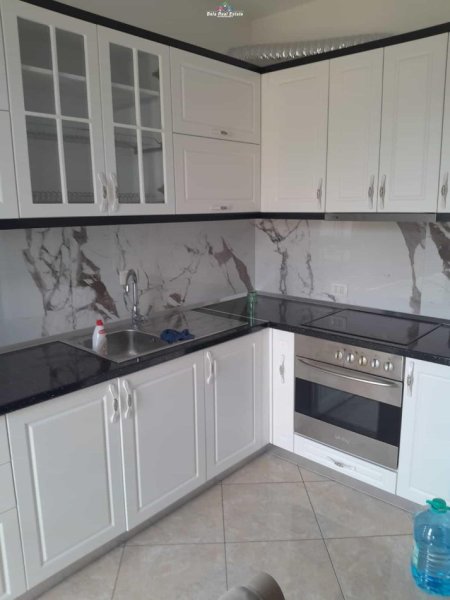 Tirane, jepet me qera apartament 2+1 Kati 7, 104 m² 600 € (rruga e kavajes)