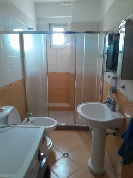Tirane, jepet me qera apartament 2+1 Kati 7, 104 m² 600 € (rruga e kavajes)