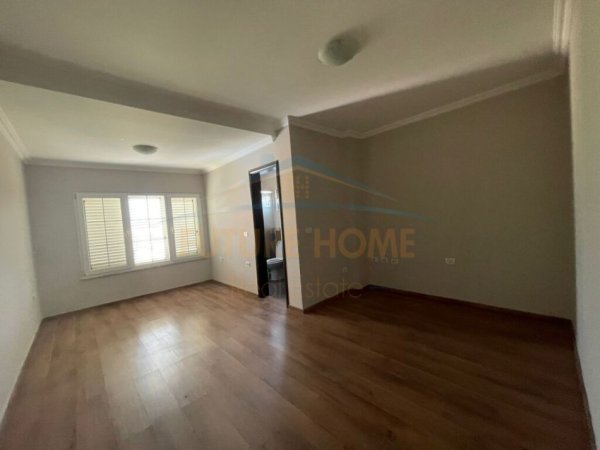 Tirane, shitet Vile , 850.000 €