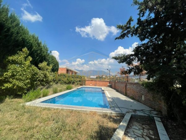 Tirane, shitet Vile , 850.000 €