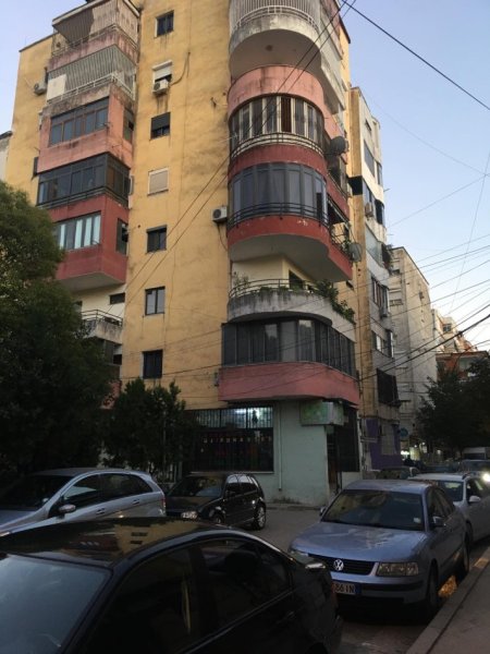 NGA PRONARI JEPET : apartament 1+1+Aneks+Ballkon Kati 3, 100 m² 500 € (Rruga Mine Peza)