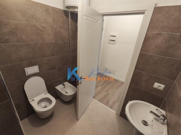 Tirane, jap me qera apartament 2+1+Ballkon Kati 3, 105 m² (Don Bosko, Rezidenca Drini A)