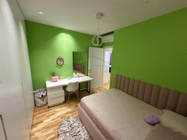 Tirane, shitet apartament 2+1+Ballkon Kati 0, 92 m² 249.000 € (Liqeni i Thate)