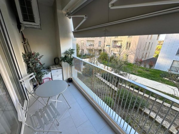 Tirane, shitet apartament 2+1+Ballkon Kati 0, 92 m² 249.000 € (Liqeni i Thate)