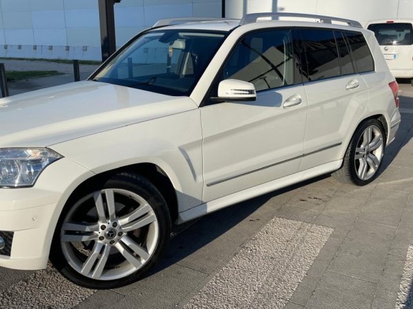 Tirane, shes makine mercedes benz GLK 220 Nafte, e bardhë automatik Kondicioner 213.000 km 11.000 €
