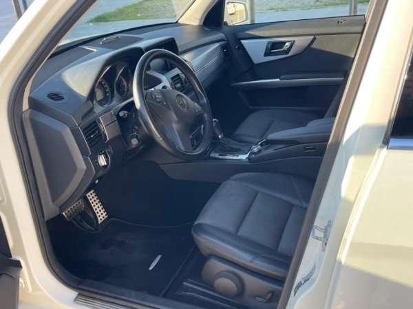 Tirane, shes makine mercedes benz GLK 220 Nafte, e bardhë automatik Kondicioner 213.000 km 11.000 €