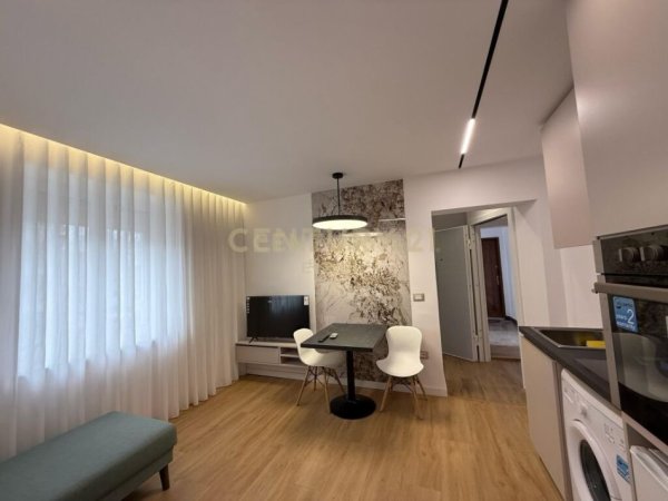 Tirane, jepet me qera apartament 1+1 Kati 1, 80 m² 500 € (harry fultz)