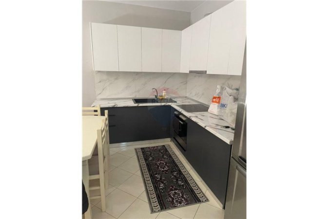 Tirane, jepet me qera apartament 1+1+Ballkon Kati 2, 76 m² 600 € (Rruga e Kavajes)