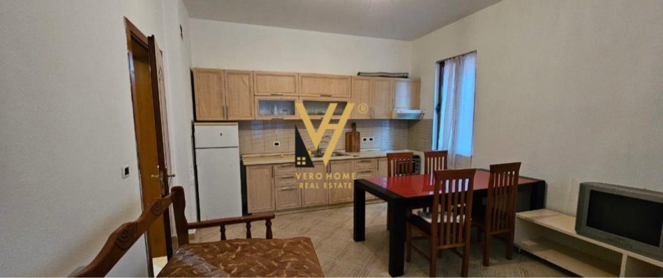 Tirane, jepet me qera apartament 2+1+Ballkon Kati 3, 119 m² 450 € (PALLATI ME SHIGJETA)