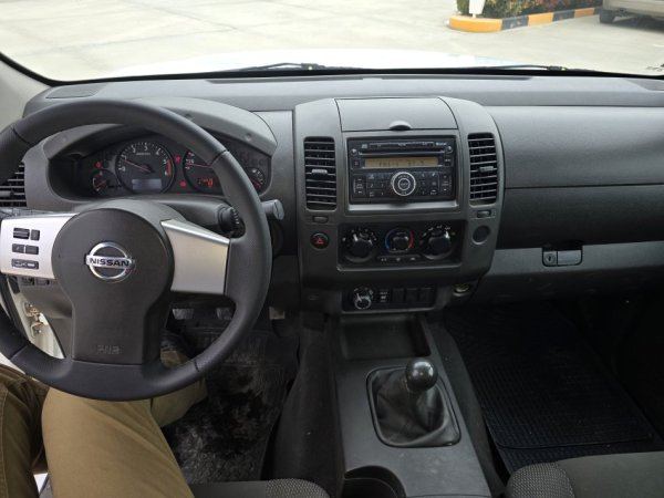 Fier, shitet Pick-Up Nissan Navara 2.5 TDCI 4x4 KLIMA Gjermania 6-Marsha Nafte, e bardhë manuale Klima 188.000 km 10.500 €