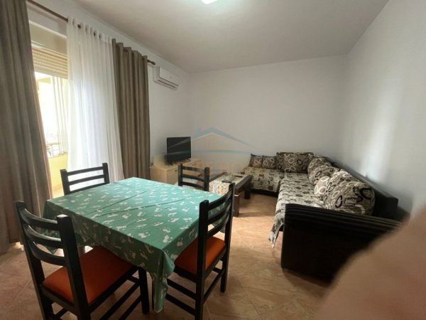 Vlore, jepet me qera apartament 2+1+2 Kati 4, 90 m² 400 € (Te market Xhihanka, Lungomare) RV50970