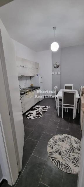 Tirane, jepet me qera apartament 1+1+Ballkon Kati 3, 75 m² 350 € (Fresku)