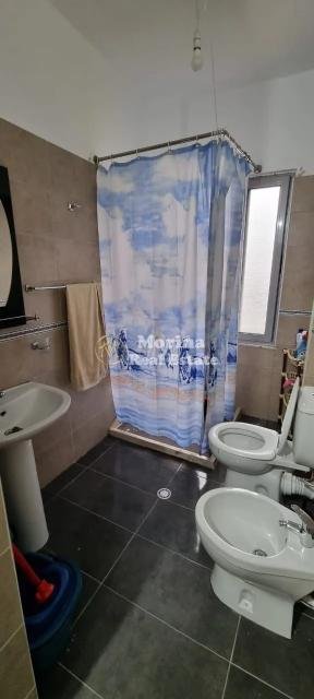 Tirane, jepet me qera apartament 1+1+Ballkon Kati 3, 75 m² 350 € (Fresku)