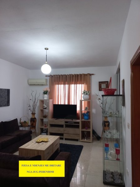 Tirane,Me Qera,për herë të parë, Apartament bollshëm, cilësor,mobilje e paisje të reja,tip 3+1,me 2-ballkon,kat 5,pallat 7-kate,sip.140m²,Qera 600€/muaj, në rr.Bardhyl, brenda unazës,50m rr.Dibrës/ kryqëzim Farmaci nr.10 / QSUT, ngjitur Njësin Administrative nr.4, në unazë, 5min këmb qendra Tiranës.