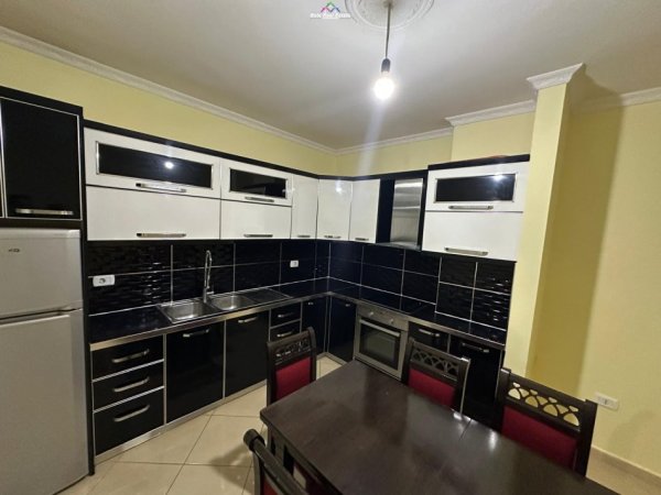 Tirane, jepet me qera apartament 2+1 Kati 2, 94 m² 450 € (yzberisht)