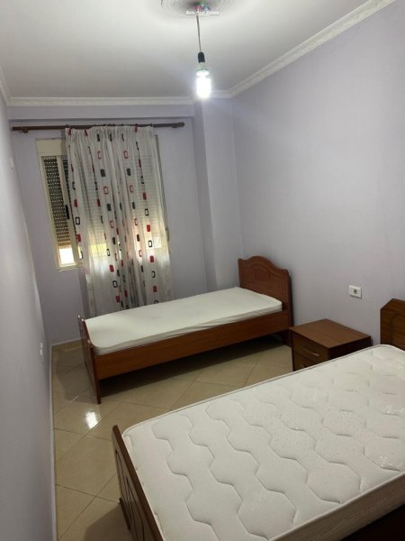 Tirane, jepet me qera apartament 2+1 Kati 2, 94 m² 450 € (yzberisht)