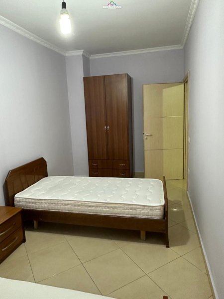Tirane, jepet me qera apartament 2+1 Kati 2, 94 m² 450 € (yzberisht)