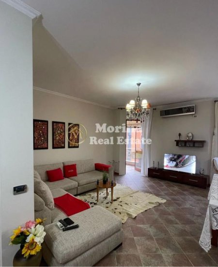 Tirane, jepet me qera apartament 1+1+Ballkon Kati 8, 85 m² 650 € (21 Dhjetori)
