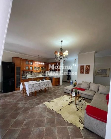 Tirane, jepet me qera apartament 1+1+Ballkon Kati 8, 85 m² 650 € (21 Dhjetori)