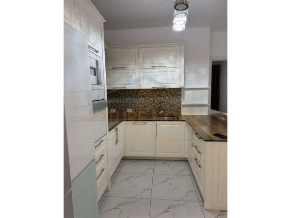 Shitet, Apartament 2+1+Post Parkimi, Zogu i Zi, Tirane   248.000 € (rruga dritan hoxha )   UNA49755