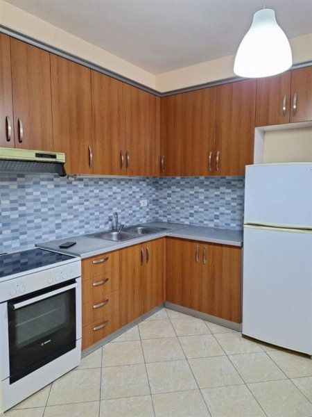 Tirane, jepet me qera apartament 1+1+Ballkon Kati 5, 67 m² 450 € (DON BOSKO)