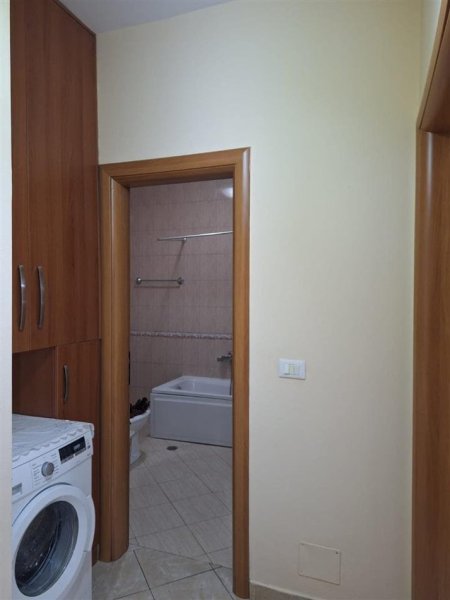 Tirane, jepet me qera apartament 1+1+Ballkon Kati 5, 67 m² 450 € (DON BOSKO)