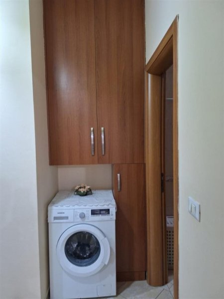 Tirane, jepet me qera apartament 1+1+Ballkon Kati 5, 67 m² 450 € (DON BOSKO)