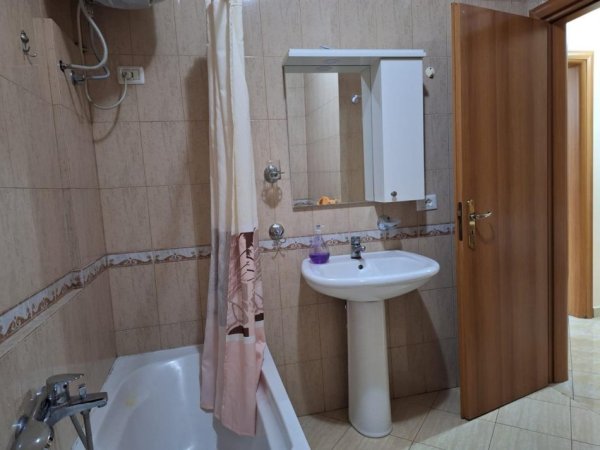Tirane, jepet me qera apartament 1+1+Ballkon Kati 5, 67 m² 450 € (DON BOSKO)