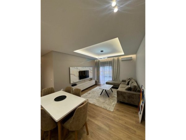 Tirane, jepet me qera apartament 2+1 Kati 3, 90 m² 800 € (Rruga e Kavajes)