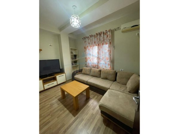 Tirane, jepet me qera Vile 3 Katshe , 250 m² 1.350 € (Jordan Misja)
